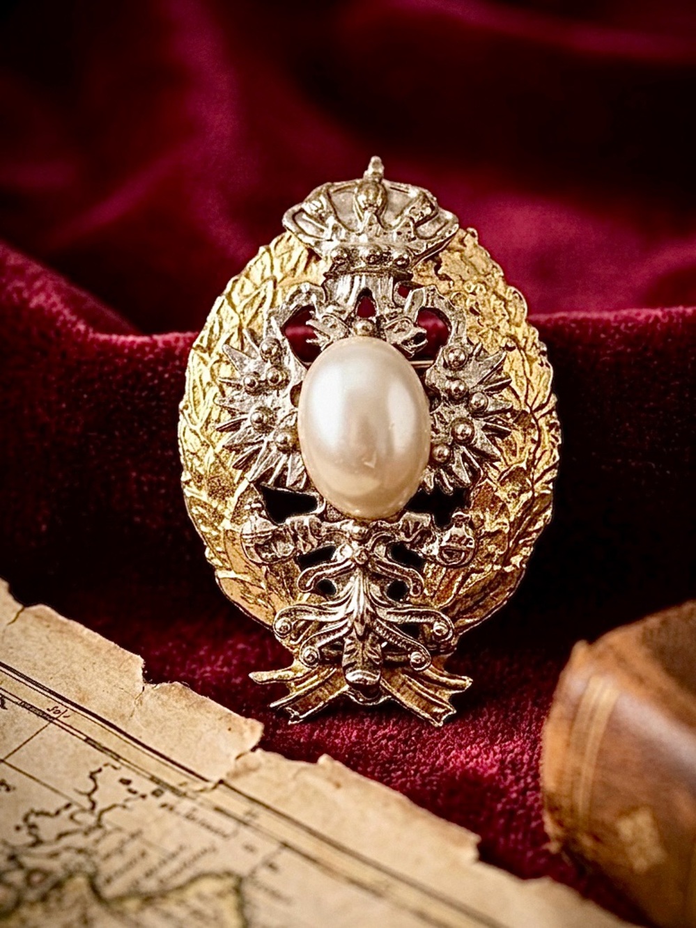 Vintage Regal Crown & Faux Pearl Crest Brooch